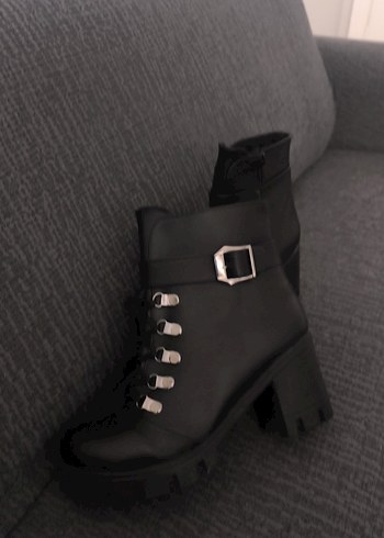 Kadın Siyah Deri Gotik Tokalı Bot - Görsel 4