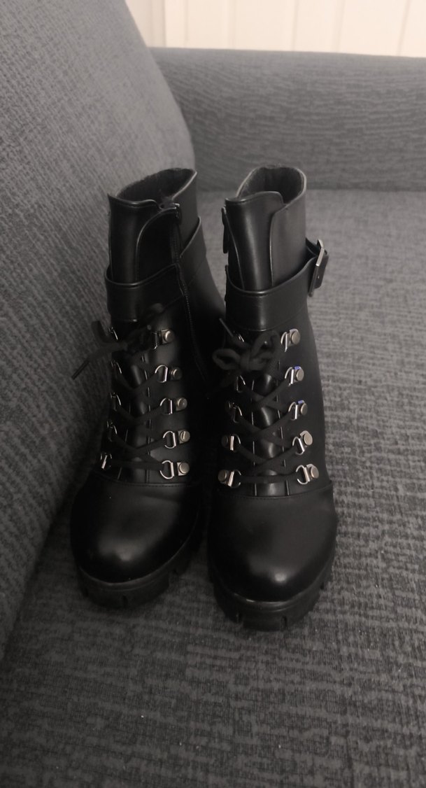 Kadın Siyah Deri Gotik Tokalı Bot - Görsel 3