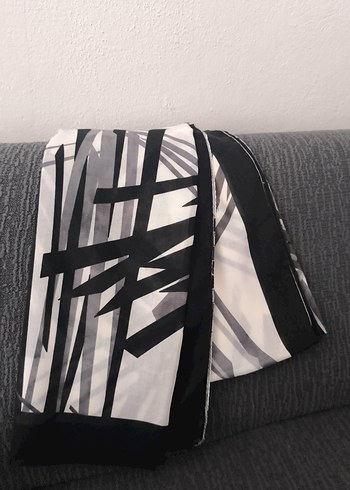 Gri Pliseli Kadın Fular şal - Görsel 2