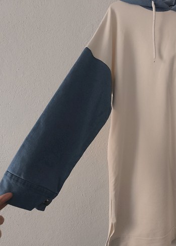 Beyaz Kapüşonlu Denim Detaylı Uzun Sweatshirt - Görsel 4