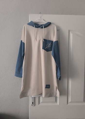 Beyaz Kapüşonlu Denim Detaylı Uzun Sweatshirt - Görsel 2