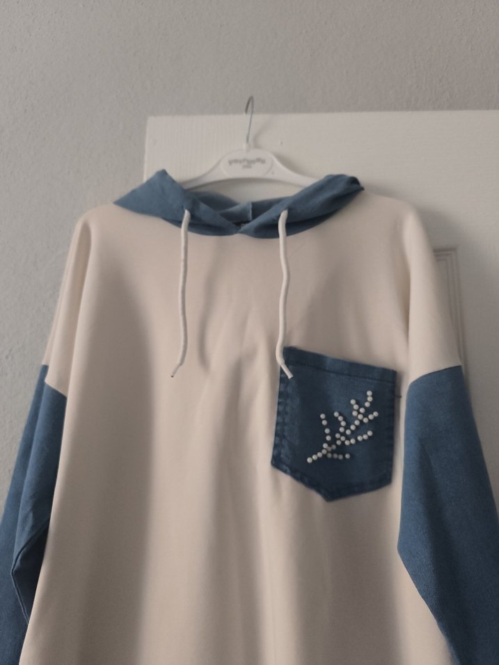 Beyaz Kapüşonlu Denim Detaylı Uzun Sweatshirt - Görsel 3