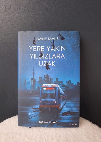 Yere Yakın Yıldızlara Uzak - Emine Tavuz