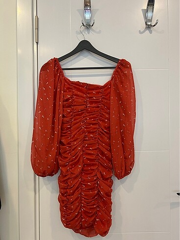 Kırmızı Çiçekli Elbise - Görsel 2