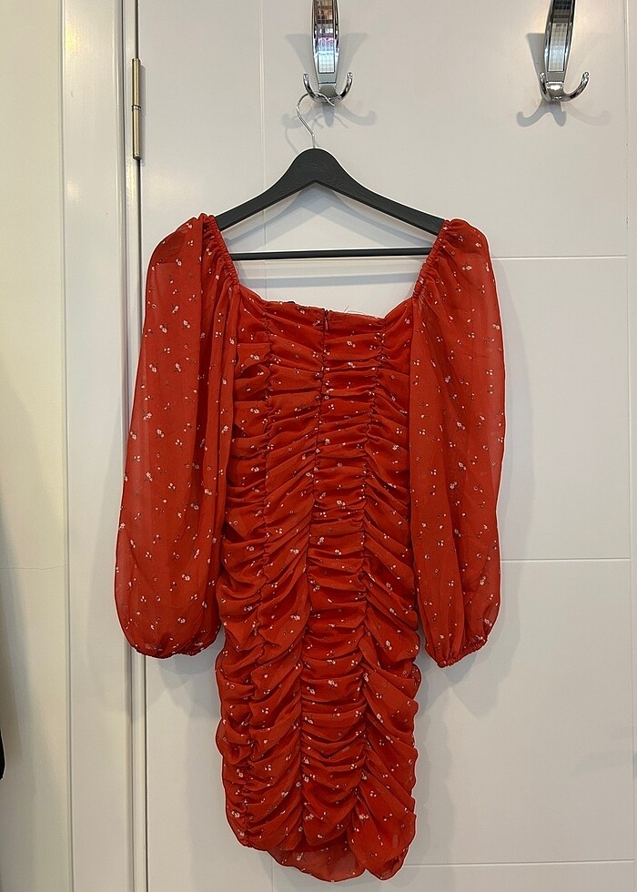 Kırmızı Çiçekli Elbise - Görsel 2