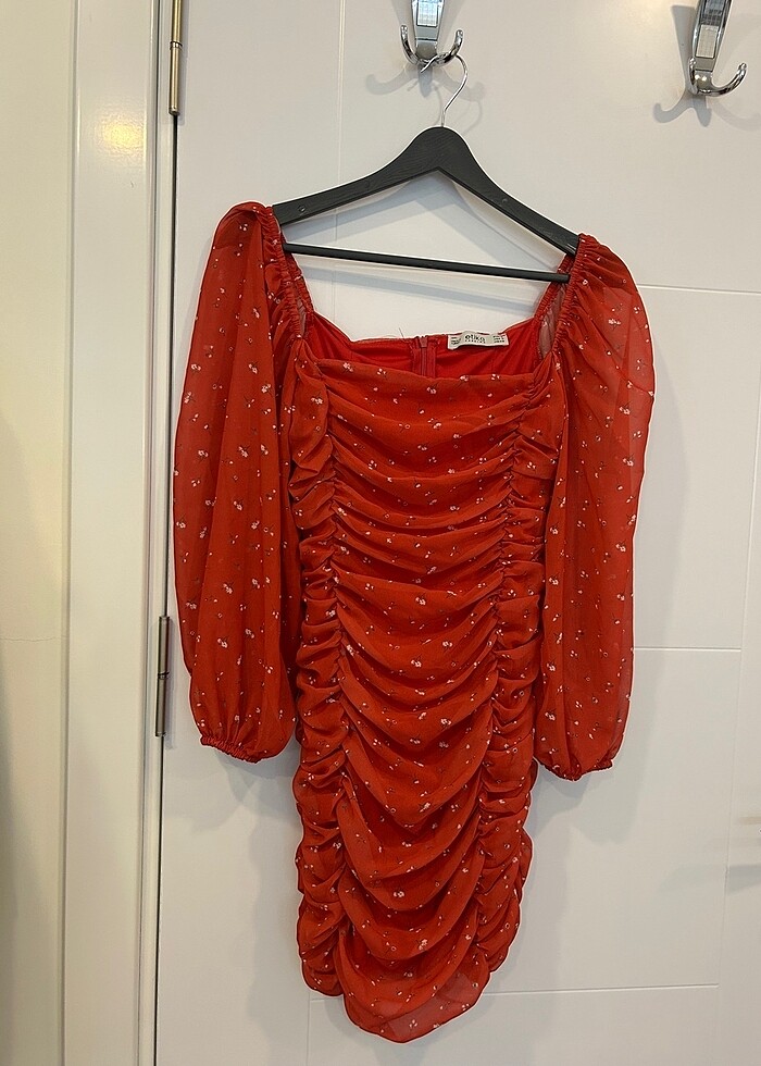 Kırmızı Çiçekli Elbise - Görsel 4