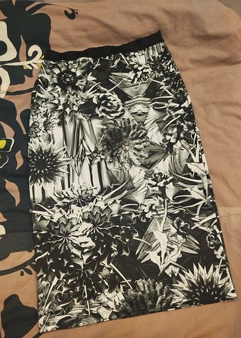 Drapeli Baskılı Uzun Kalem Etek - Görsel 3