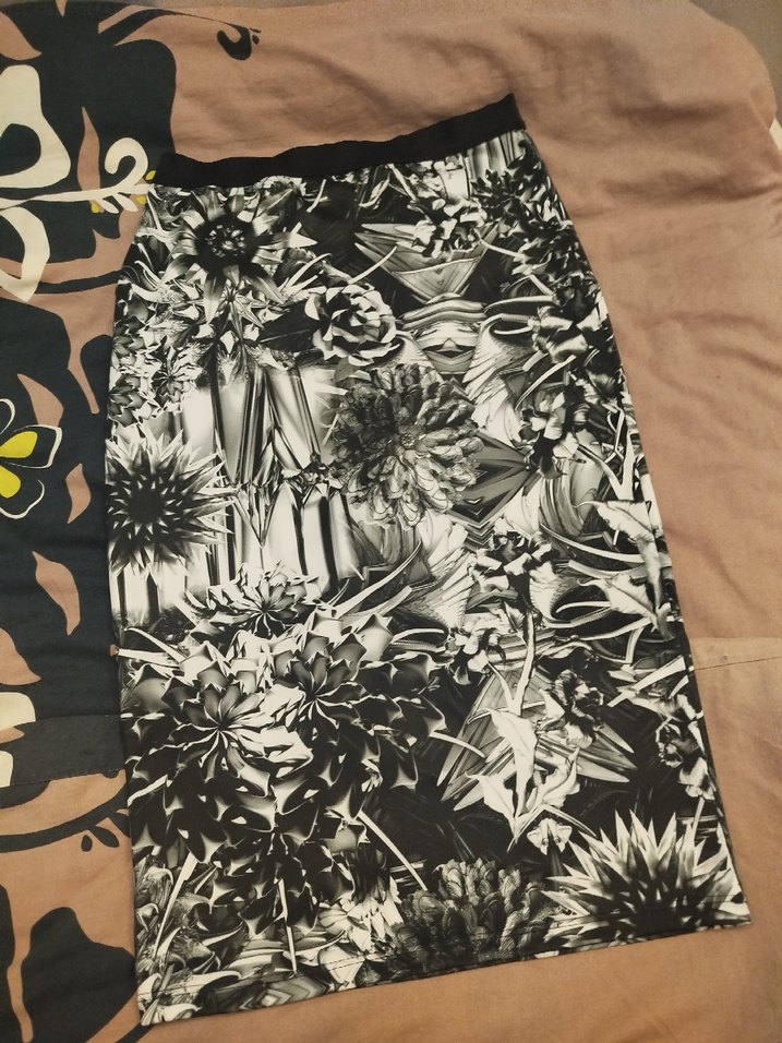 Drapeli Baskılı Uzun Kalem Etek - Görsel 3