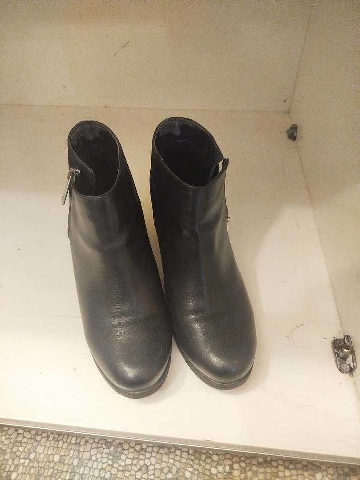 Siyah Deri Tokalı Kadın Topuklu Bot - Görsel 2