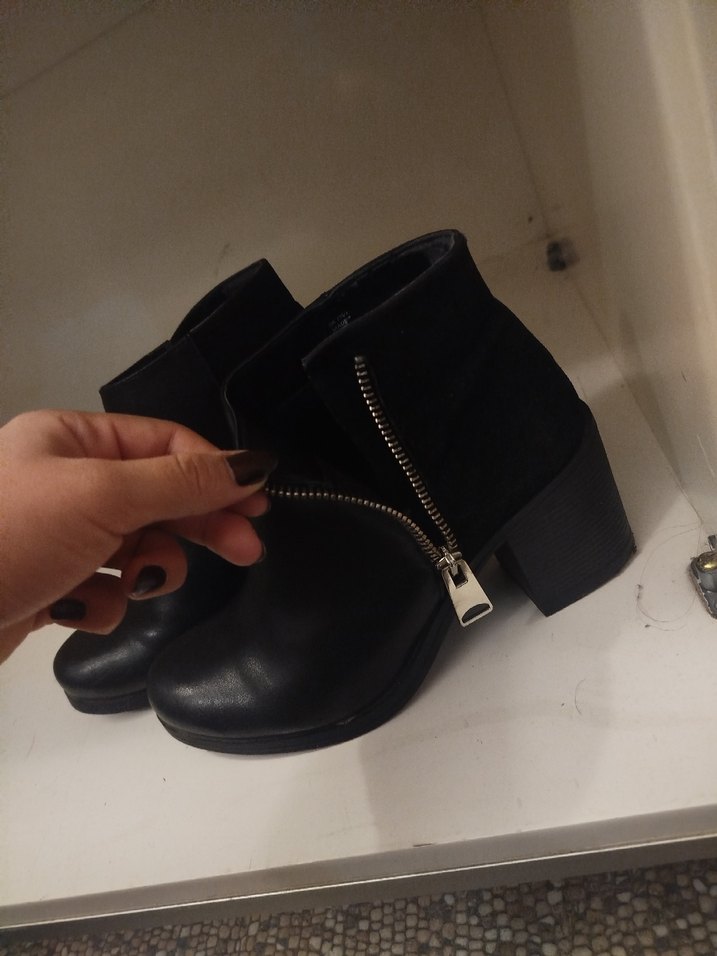 Siyah Deri Tokalı Kadın Topuklu Bot - Görsel 5