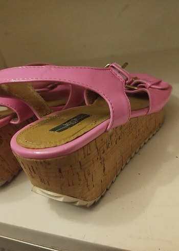 Pembe Rugan Kadın Dolgu Topuklu Sandalet - Görsel 4