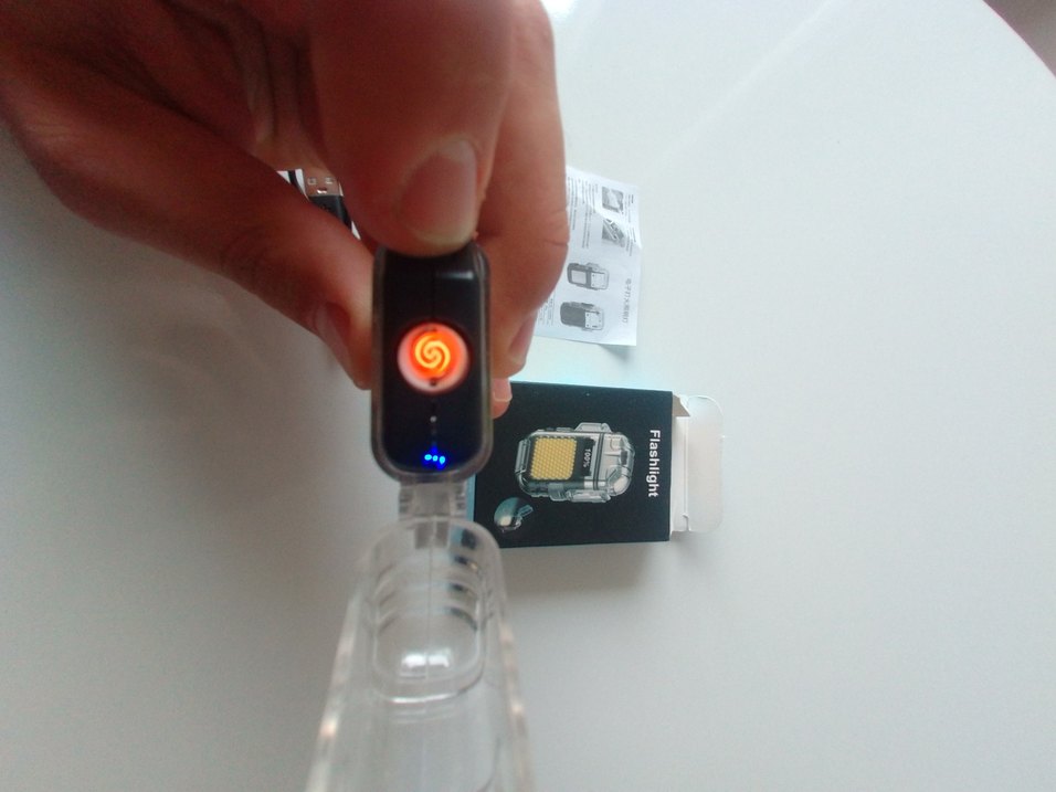 Şarjlı El Feneri ve çakmak Siyah - Görsel 2