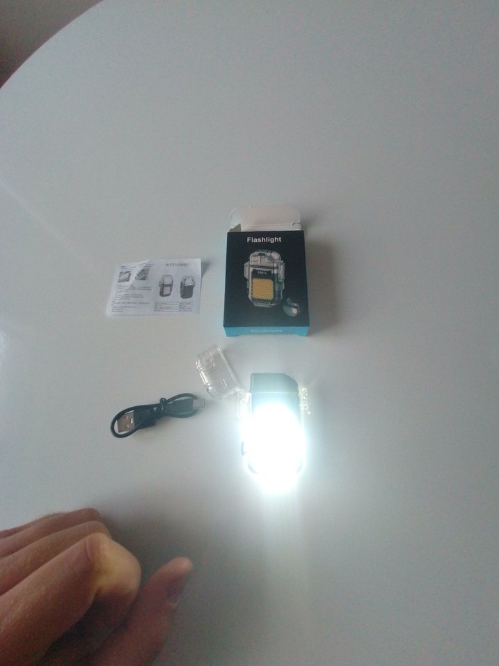 Şarjlı El Feneri ve çakmak Siyah - Görsel 3