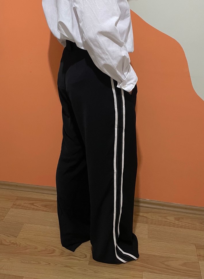 Beyaz Şeritli Kadın Siyah Kumaş Pantolon - Görsel 4