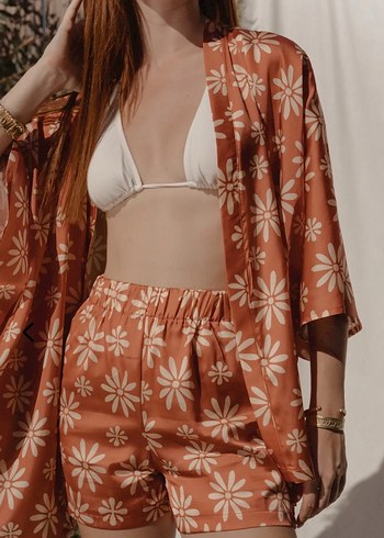 Çiçek Desenli Turuncu Saten Şort - Görsel 2