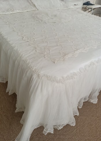 Nakışlı incili Beyaz Yatak Örtüsü - Görsel 2