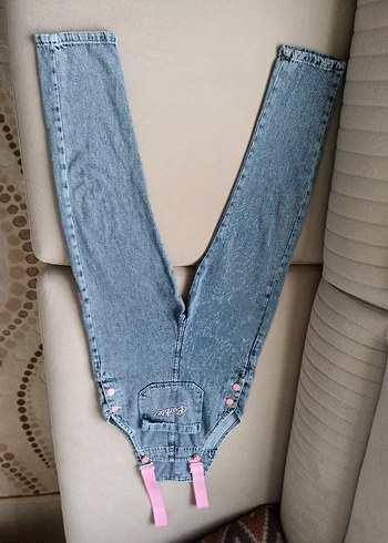 Kızlar için pembe bağcıklı kot tulum - Görsel 7