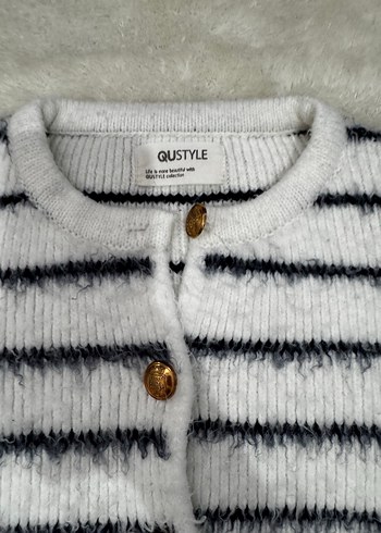 Beyaz Çizgili Örgü Kadın Hırka - Görsel 3