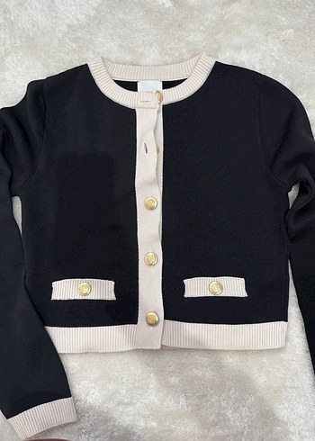 Düğmeli Kısa Kesim Siyah Beyaz Kadın Hırka - Görsel 2