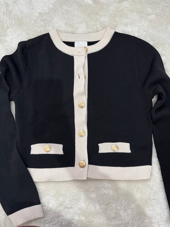 Düğmeli Kısa Kesim Siyah Beyaz Kadın Hırka - Görsel 2