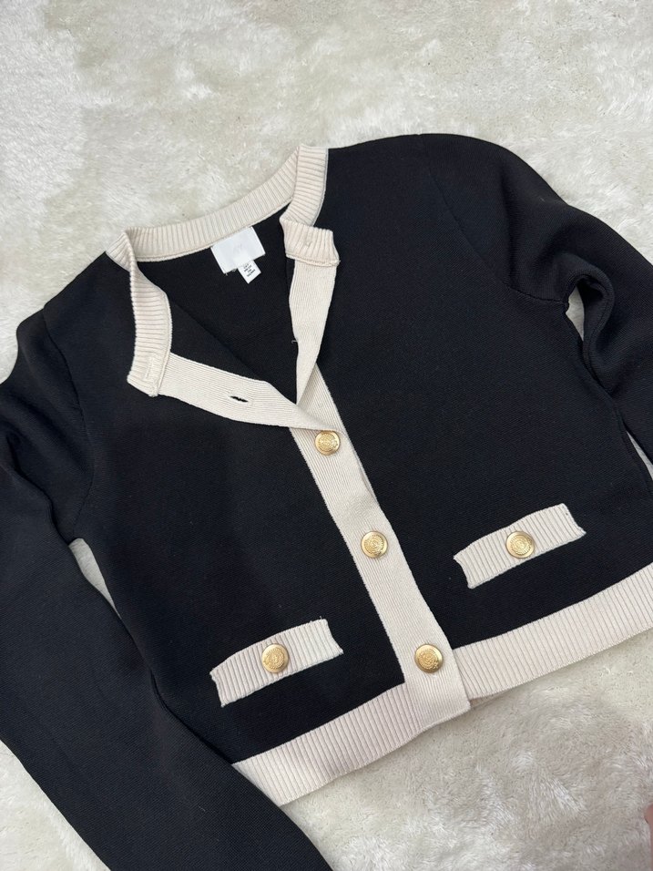 Düğmeli Kısa Kesim Siyah Beyaz Kadın Hırka - Görsel 4