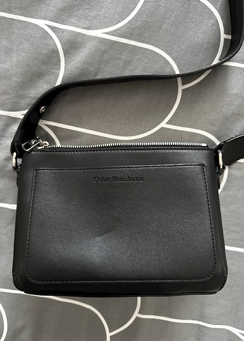 Calvin Klein Siyah Deri Omuz Çantası - Görsel 2