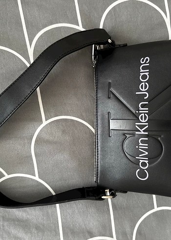Calvin Klein Siyah Deri Omuz Çantası - Görsel 5