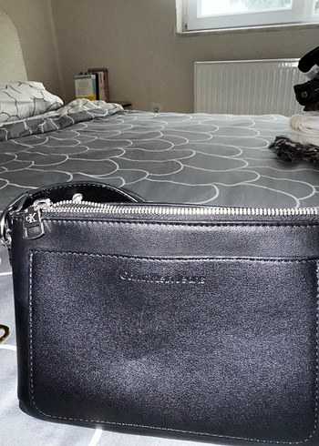 Calvin Klein Siyah Deri Omuz Çantası - Görsel 3