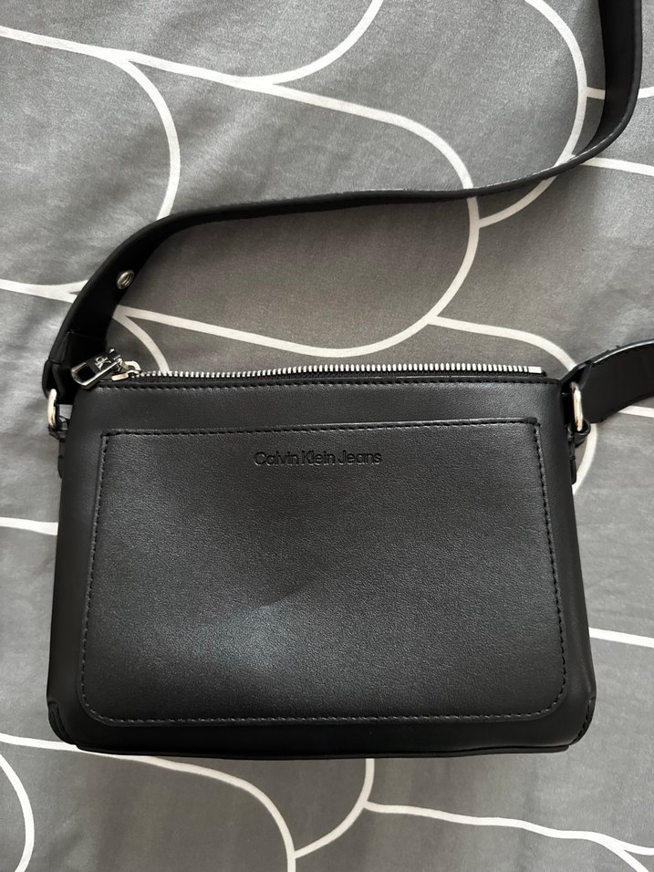 Calvin Klein Siyah Deri Omuz Çantası - Görsel 2