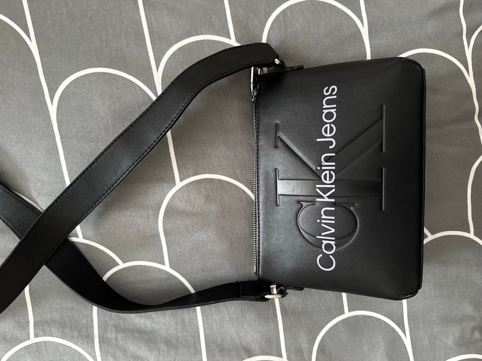 Calvin Klein Siyah Deri Omuz Çantası - Görsel 5