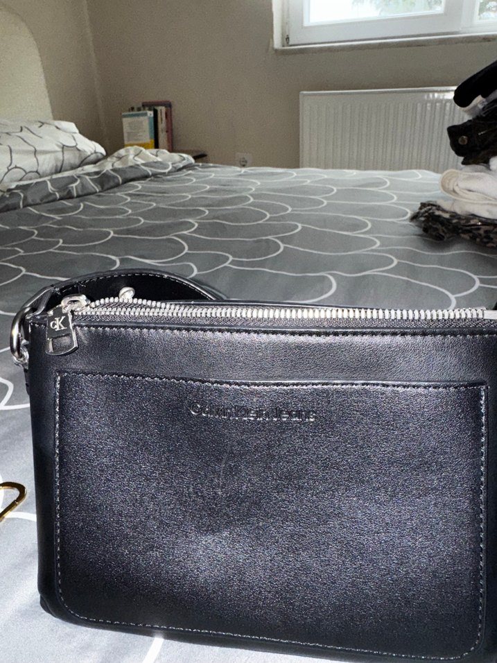 Calvin Klein Siyah Deri Omuz Çantası - Görsel 3