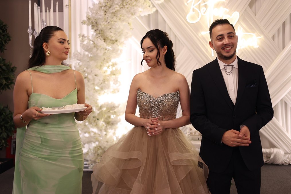 Straplez Parlak Altın taşlı Uzun Elbise - Görsel 2