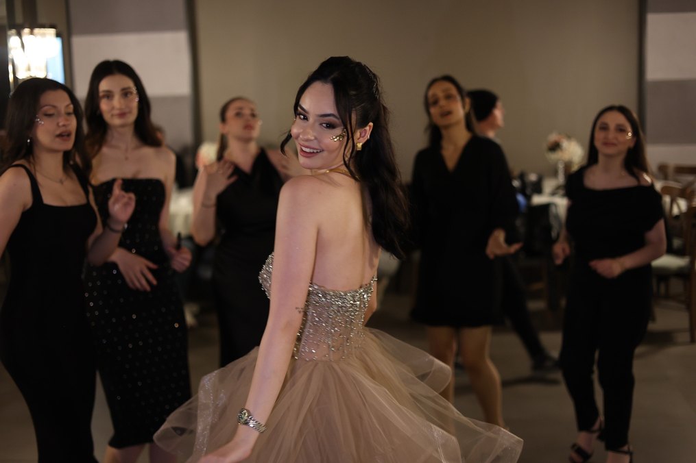 Straplez Parlak Altın taşlı Uzun Elbise - Görsel 3