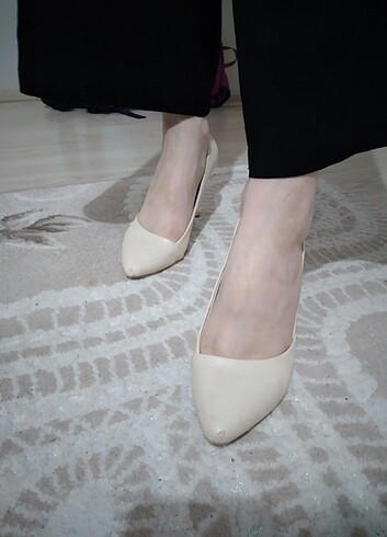Krem rengi stiletto topuklu ayakkabı 