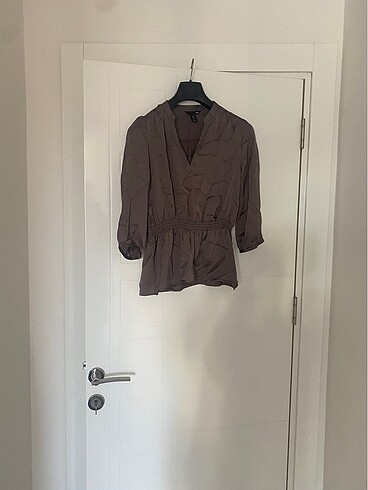 H&M Çok şık saten v yaka bluz