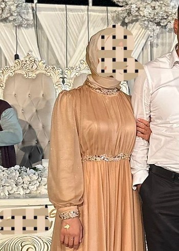 Bej Uzun Kollu Yüksek Yakalı Abiye Elbise