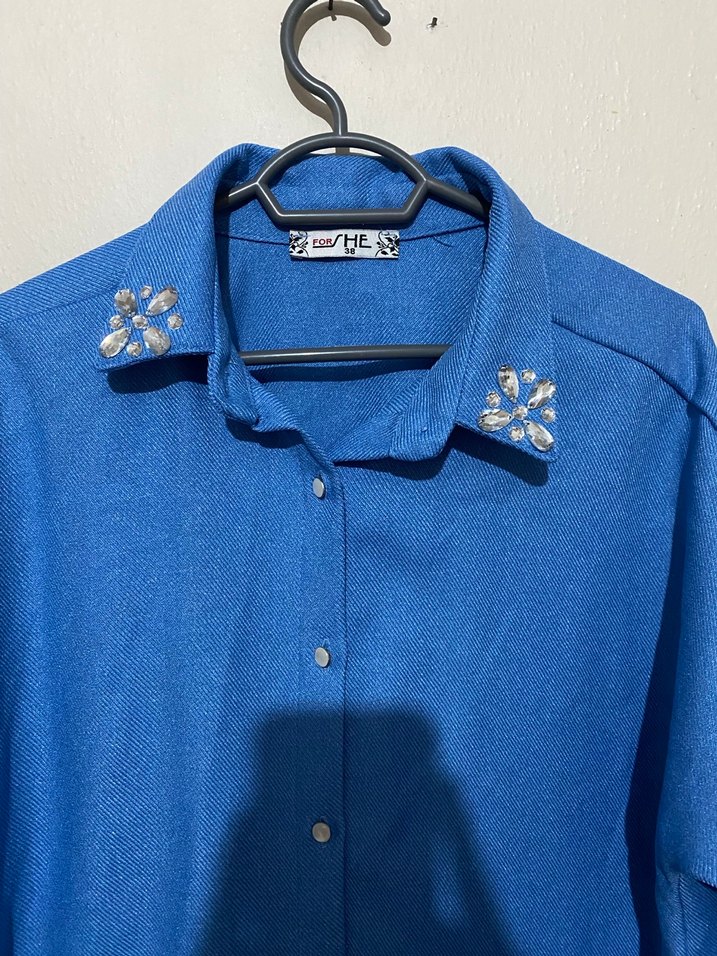 Düğmeli Mavi Kadın Gömlek - Görsel 4