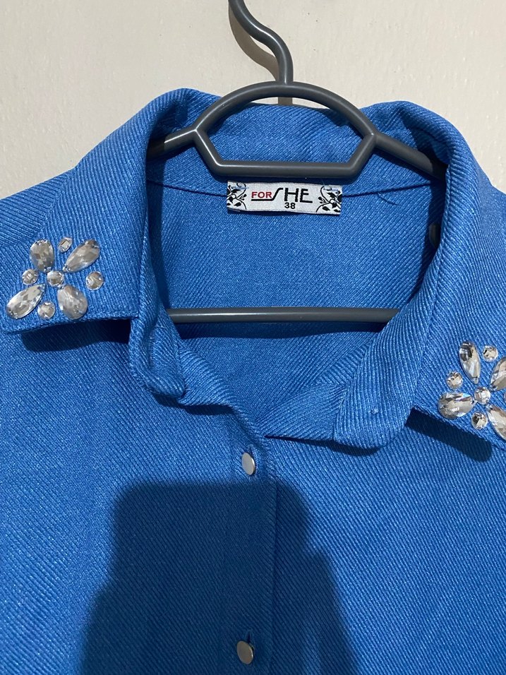 Düğmeli Mavi Kadın Gömlek - Görsel 2