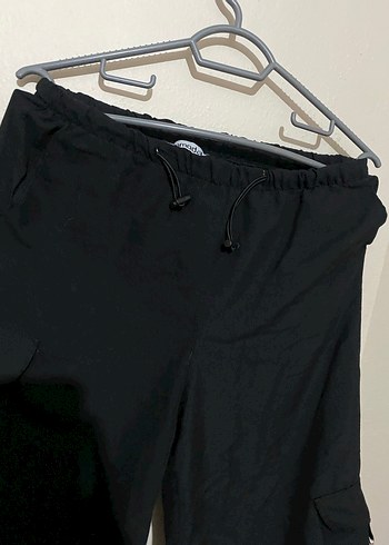 Kadın Siyah Kemerli Rahat Kesim Pantolon - Görsel 4