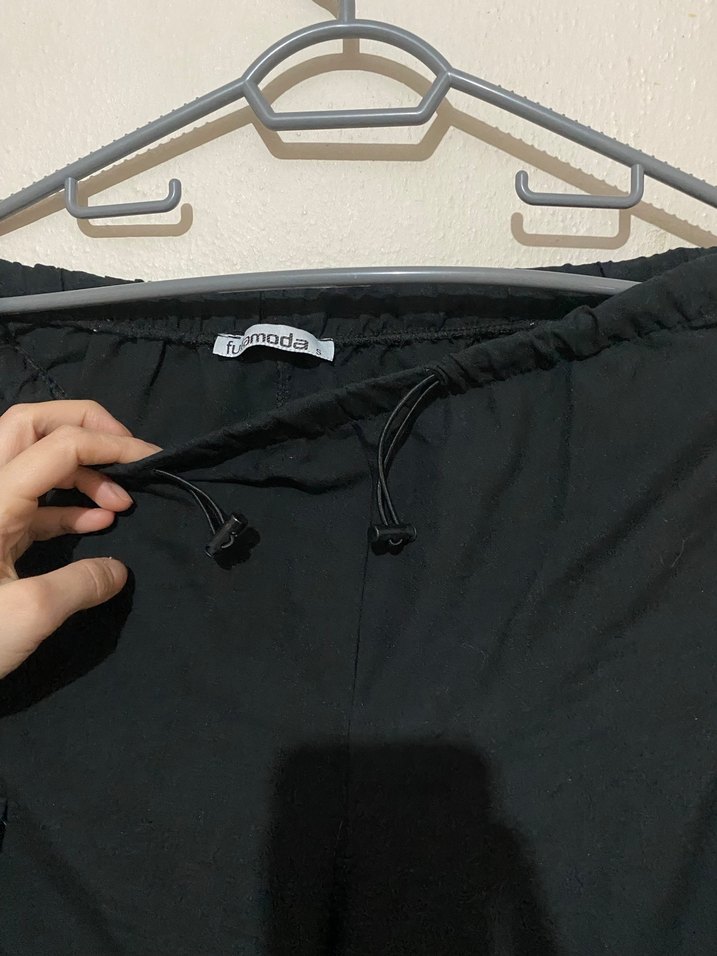 Kadın Siyah Kemerli Rahat Kesim Pantolon - Görsel 3