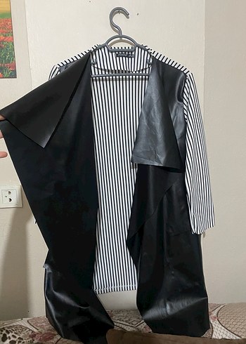 Siyah Zebra Desenli Deri Uzun Kadın Kaban - Görsel 3