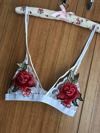 Zara Gül desenli beyaz büstiyer-sütyen
