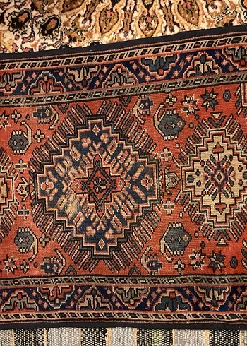 Koyu renkli çok desenli geleneksel halı - Görsel 2