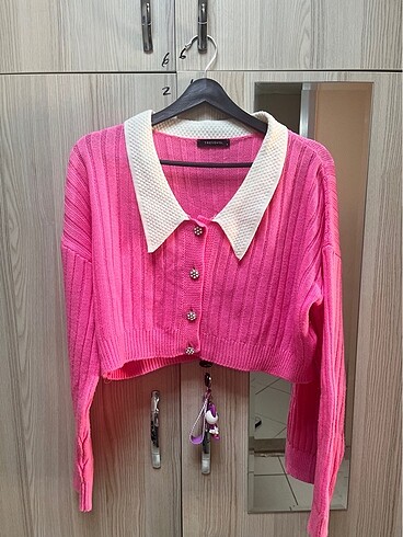 Pembe crop gömlek yaka triko hırka