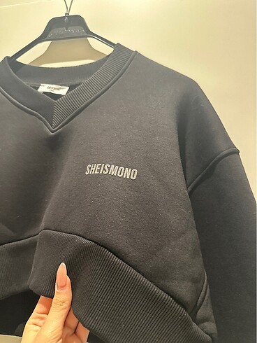 Sheismono sweat