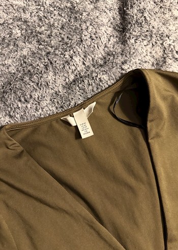 V Yaka Uzun Kollu Vücuda Oturan Bluz - Görsel 2