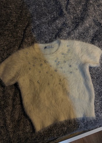 Kısa Kollu Gri Nakışlı Kürklü Triko - Görsel 2