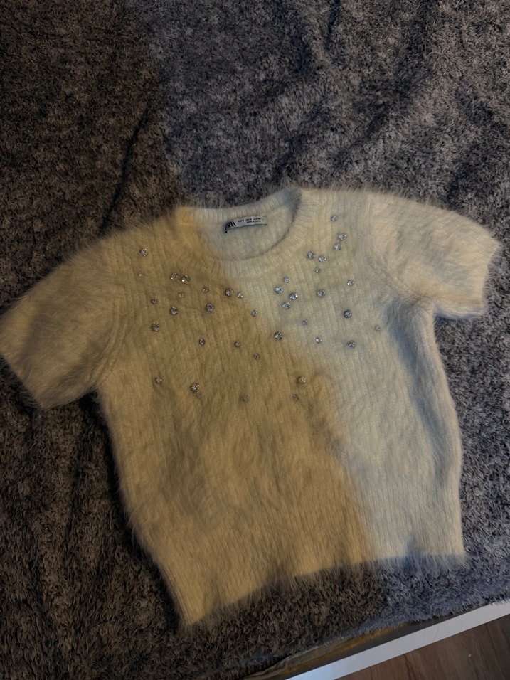 Kısa Kollu Gri Nakışlı Kürklü Triko - Görsel 2