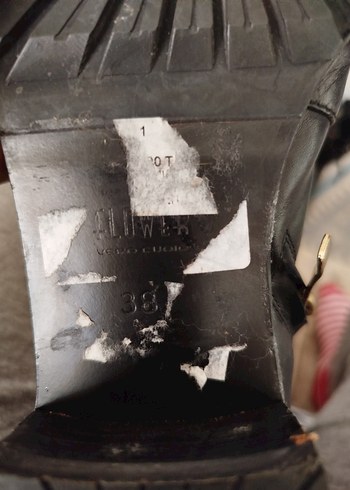 Kilitli Siyah Deri Goth Kadın Bot - Görsel 8