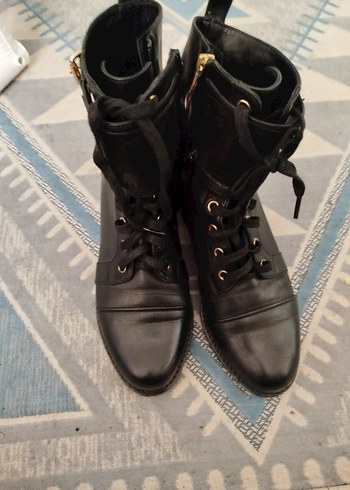 Kilitli Siyah Deri Goth Kadın Bot - Görsel 2